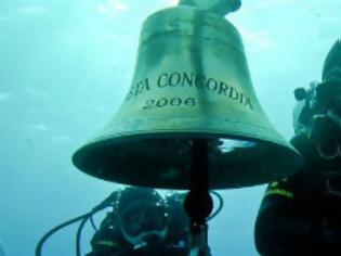Φωτογραφία για Una faccia una razza: Έκλεψαν την καμπάνα του Costa Concordia