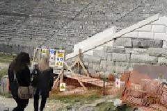 Αναπαλαίωση μαϊμού με έγκριση του υπ. Πολιτισμού στο θέατρο Δωδώνης...