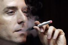 Ο πόλεμος για τα ηλεκτρονικά τσιγάρα! Είναι ή δεν είναι επιβλαβή;