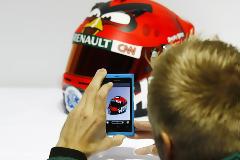 F1: Angry Birds στο κράνος του Kovalainen