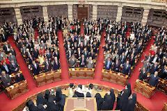 ΝΔ-ΠΑΣΟΚ ζητούν τεχνοκράτες να βγάλουν τα «κάστανα από τη φωτιά»