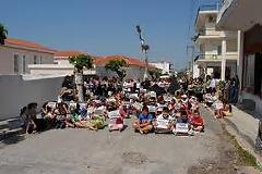 Καθιστική διαμαρτυρία μαθητών - γονέων στο Ασβεστοχώρι Θεσσαλονίκης