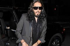 Ένταλμα σύλληψης για τον Russell Brand