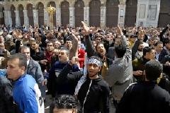 Συρία: Χιλιάδες διαδηλωτές ζητούν «άμεση στρατιωτική επέμβαση»