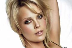 Μητέρα η Σαρλίζ Θέρον