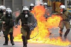 Δια χειρός… κόμματος η καταστροφή της Ελλάδας