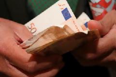 Νέες ρυθμίσεις για τους υπερχρεωμένους καταναλωτές