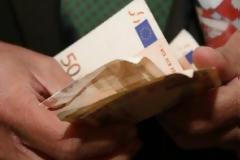 ΑΠΙΣΤΕΥΤΟ: Καλούνται να πληρώσουν τις συντάξεις μετά… θάνατον!