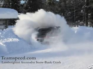 Φωτογραφία για VIDEO: Mία Lamborghini Aventador... κρασάρει πάνω σε βουνό από χιόνι!