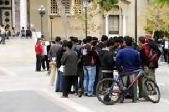 Συναυλία αριστερών και συγκέντρωση ακροδεξιών στον Άγιο Παντελεήμονα