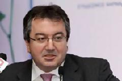 Για τον Ηλία Μόσιαλο και τα συμφέροντα που θίγονται
