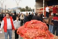 Διανομή πατάτας και... σφαλιάρας στη Χαλκίδα