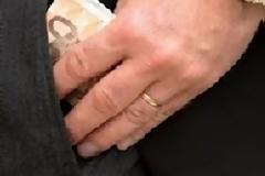 Εξαπατούσαν διανοητικά ανάπηρο!