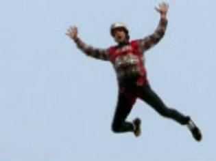 Φωτογραφία για Μόλις ήρθε η ώρα να πληρώσουν τα ποτά... πήδηξαν από τον 55ο όροφο