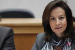 Η Διαμαντοπούλου κάνει μήνυση στην «Δημοκρατία» για την «Αννα Αντουανέτα»