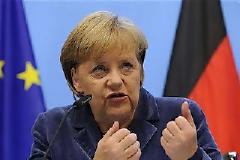 Εκνευρισμένη με τον Sarkozy η Merkel