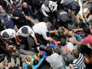 Φωτογραφία για Συλλήψεις δεκάδων διαδηλωτών του κινήματος Occupy Wall Street...