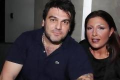Χ.ΠΑΠΑ: Με νέα ξανθιά συνοδό λίγες ώρες μετά το εξώδικο της Παπαρίζου