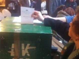 Φωτογραφία για Με τα ρόπαλα πήγαν σε εκλογικό κέντρο στα Βριλήσσια