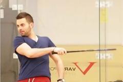Κολλημένος με το squash...