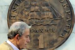 Πρέπει να μας τρομάζει η επιστροφή στη δραχμή;