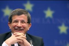 Υπέρ της ένταξης των Σκοπίων στο ΝΑΤΟ, τάσσεται ο Νταβούτογλου