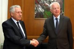 Φ. KOYBEΛHΣ: Να προτείνει την έκδοση ευρωομολόγου ο πρωθυπουργός
