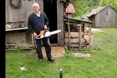 VIDEO: Η μπύρα και το αλυσοπρίονο!!!