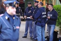 ΑΠΙΣΤΕΥΤΟ - Πέταξε τα παιδιά του από το παράθυρο και στην συνεχεια αυτοκτόνησε