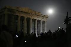 Θέλουμε μια πατρίδα ελεύθερη και τον λαό κυρίαρχο ή ένα θλιβερό προτεκτοράτο; Αναγνώστης θέτει δίλημμα...