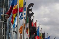 Στην προοπτική έκδοσης ευρωομολόγου, αναφέρεται η διαδικτυακή πύλη Euobserver