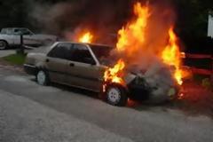 Κάηκαν δυο αυτοκίνητα στα Κάτω Πατήσια