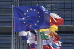 Ε.Ε: Αύξηση της φορολόγησης εισοδήματος και επιχειρήσεων