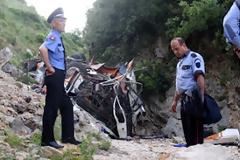 Δεν έμεινε τίποτε από το φονικό λεωφορείο στη Χειμάρρα!