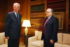 Συνάντηση Πικραμένου με Παπαδήμο