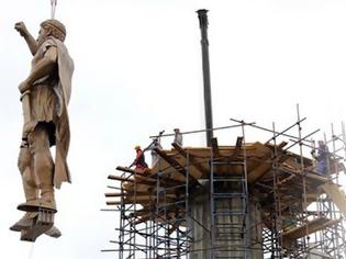 Φωτογραφία για Με άγαλμα του Φίλιππου «απαντούν» στο ΝΑΤΟ τα Σκόπια!