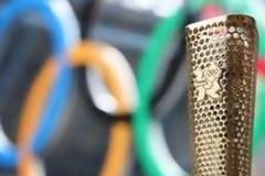 Στιγμιότυπα από τη παράδοση της Ολυμπιακής φλόγας στην οργανωτική Επιτροπή «Λονδίνο 2012» [video]