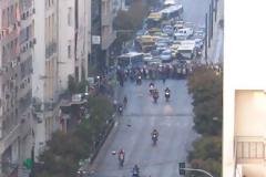 Απίστευτα πράγματα στην ΑΣΟΕΕ...Αντιεξουσιαστές επιτέθηκαν και τραυμάτισαν Αλβανούς με ρόπαλα,επειδή που τα έβαλαν με αφρικανούς μικροπωλητές..