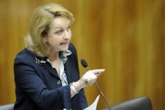 Φέκτερ: Ανοησίες τα επιχειρήματα Ολάντ
