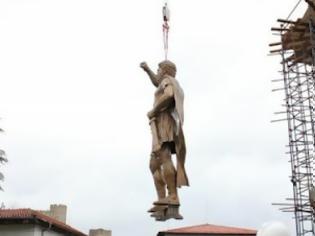 Φωτογραφία για Ήρθε η σειρά του Φιλίππου να γίνει άγαλμα στα Σκόπια