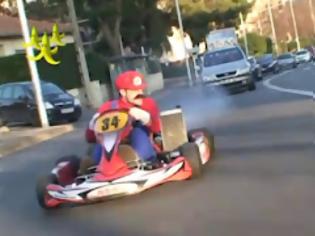 Φωτογραφία για Ο Remi Gaillard ντύθηκε Mario πήρε το Kart του και βγήκε στους δρόμους!