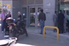 Καταδίωξη ληστών με τραυματισμό, ύστερα από ληστεία σε τράπεζα στην Ηλιούπολη
