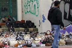 Πανό κρέμασαν φοιτητές στην είσοδο της ΑΣΟΕΕ