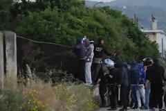 Ετοιμάζονται για μάχες ξανά στην Πάτρα - Νέα συγκέντρωση των κατοίκων - Έφυγαν άρον-άρον οι μετανάστες από την 