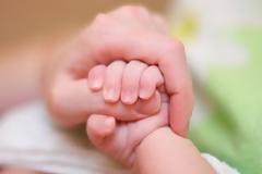 Τα βρέφη μένουν στις μαιευτικές κλινικές αν δεν πληρωθούν τα νοσήλια!