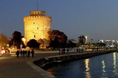 H Θεσσαλονίκη ξαναχτίζει τον Λευκό Πύργο με νούφαρα