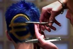 Νέο κούρεμα του χρέους πρότεινε σύμβουλος του Γάλλου προέδρου Φρανσουά Ολάντ