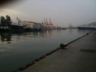 Φωτογραφία για Βύθιση ρυμουλκού στο λιμάνι του Κερατσινίου
