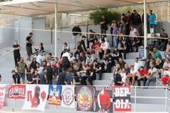 ΑΦΗΣΑΝ 60 ΟΠΑΔΟΥΣ ΤΟΥ ΘΡΥΛΟΥ ΕΚΤΟΣ ΚΟΛΥΜΒΗΤΗΡΙΟΥ ΣΤΟ ΛΑΙΜΟ!