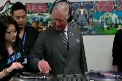 Ο πρίγκηπας Κάρολος τώρα και... DJ [video]